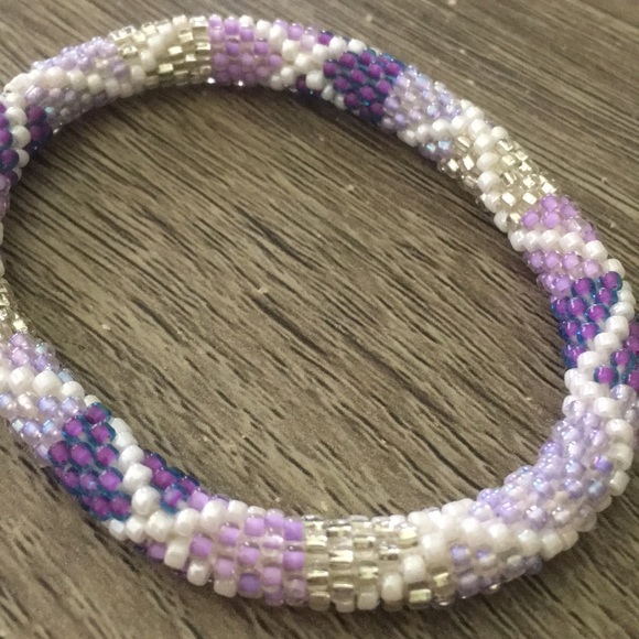 Purple beaded bracelet - Picture 2 of 3